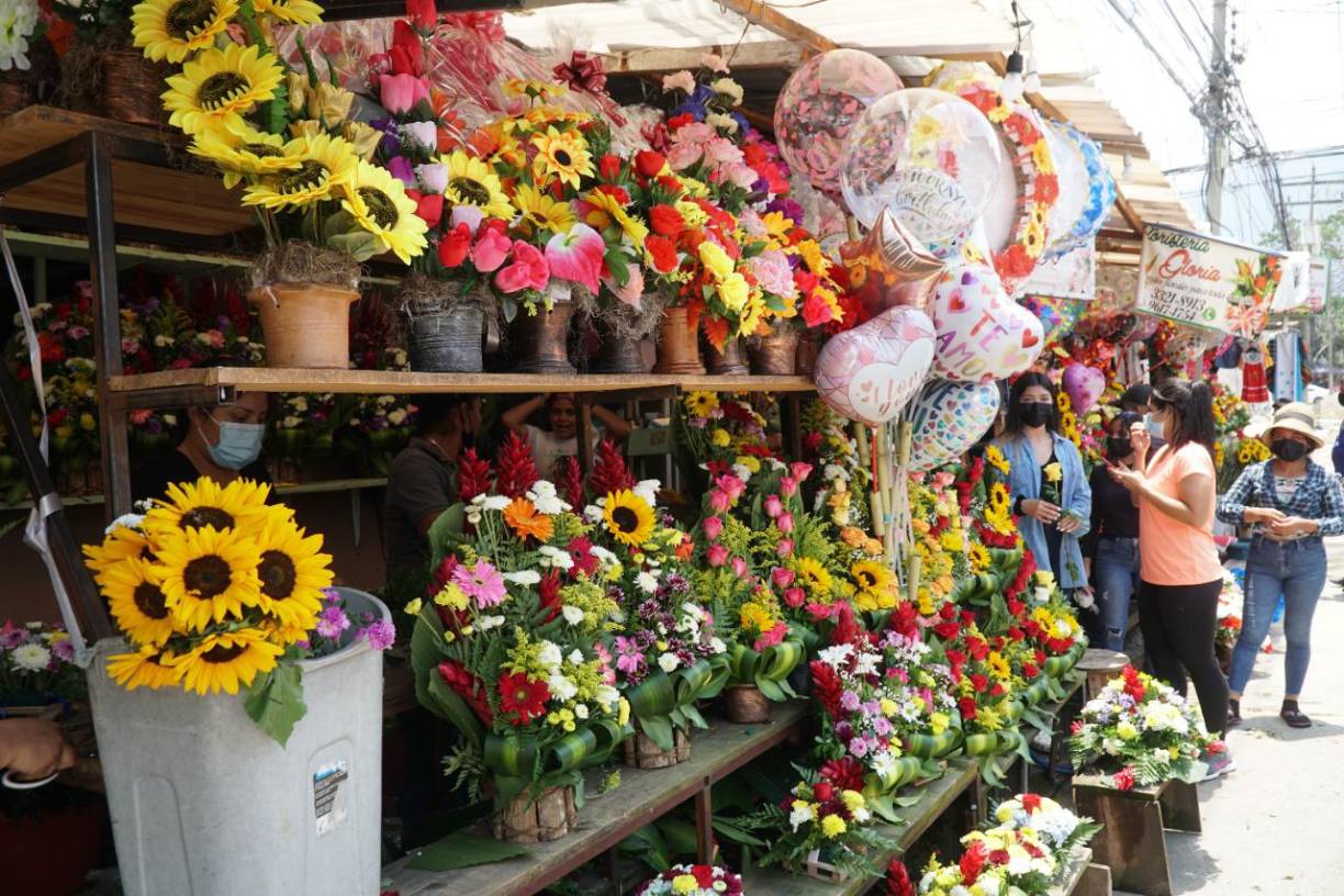 Ambiente previo al Día de la Madre en San Pedro Sula. Fotografía: La Prensa / José Cantarero. 