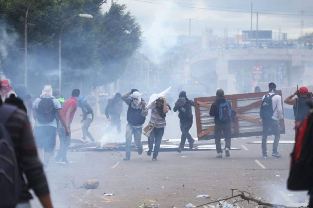La turba se tornó violenta.