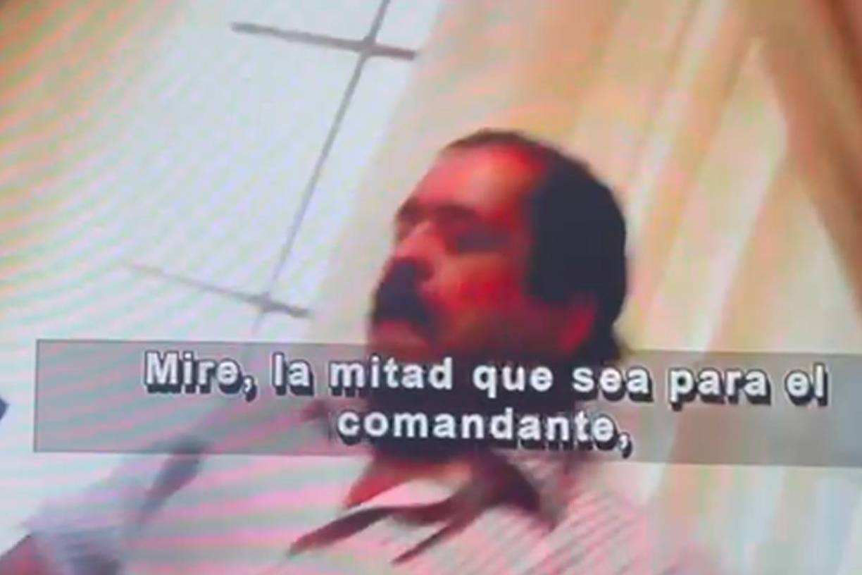 Carlos Zelaya habla de cómo se repartiría el dinero (13 millones de lempiras), haciendo referencia a que la mitad sería para “El Comandante”, supuestamente para su hermano Manuel Zelaya Rosales.