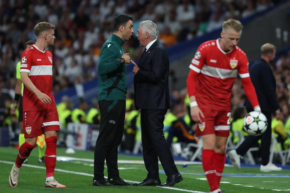 Carlo Ancelotti recibió tarjeta amarilla por sus fuertes reclamos.