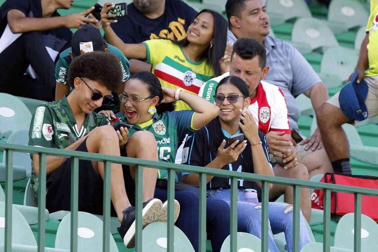 Otro se lo han pasado de lo mejor en el estadio Yankel Rosenthal. El partido, es lo de menos.