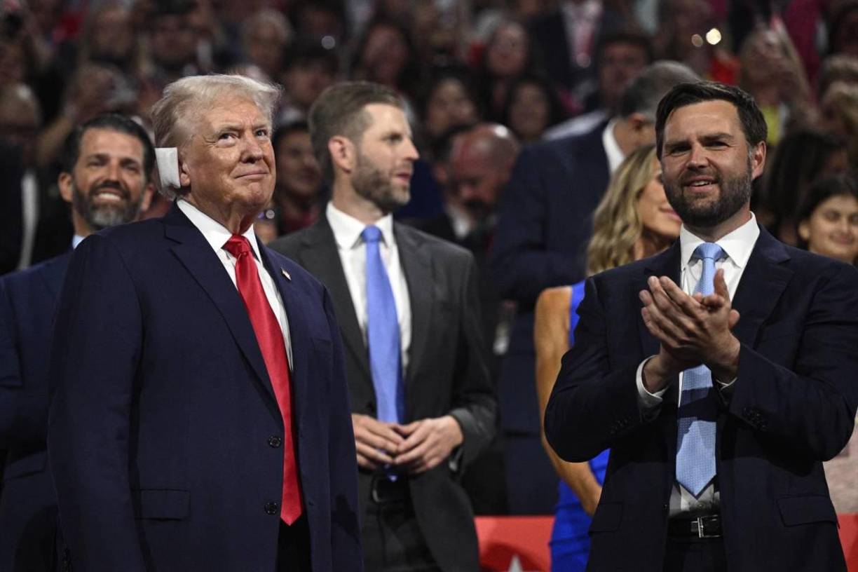 Ese acervo de valores tradicionales y las ganas de cambiar de aires lo motivaron para alistarse en el cuerpo de marines estadounidense y servir en la guerra de Irak (2003).