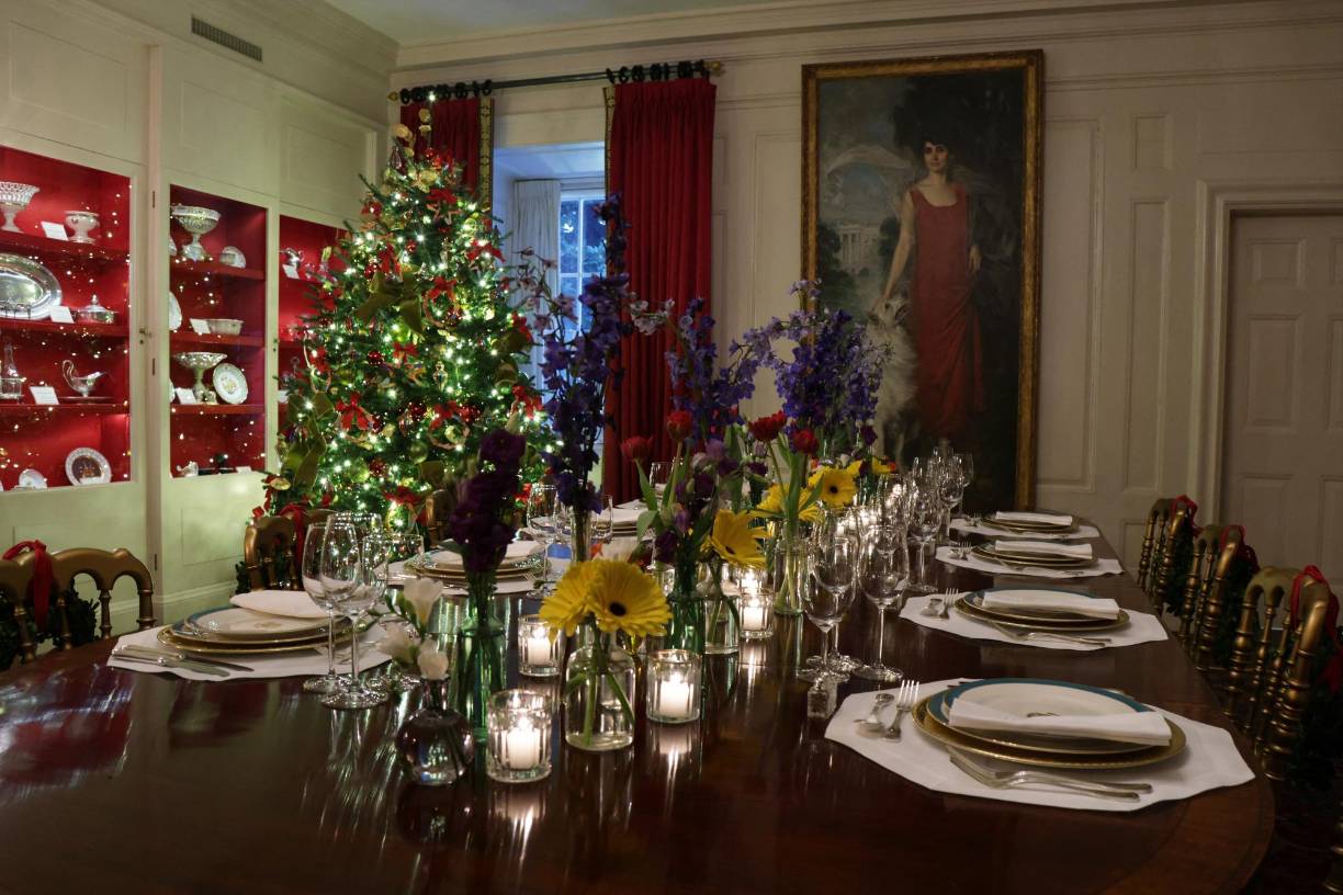 El comedor de la residencia oficial también fue decorado para las festividades de fin de año.