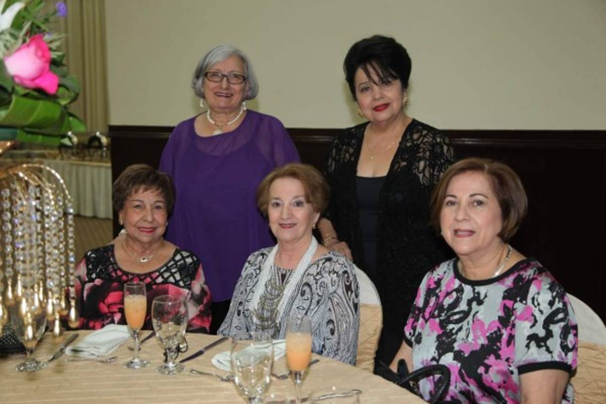 Leyla Handal y María Eugenia Abufele con Maruca Faraj María Elena y Yolanda Abufele.