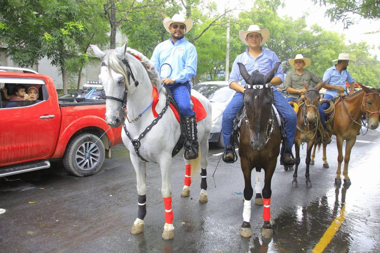 Jinetes y caballos lucieron sus mejores galas.