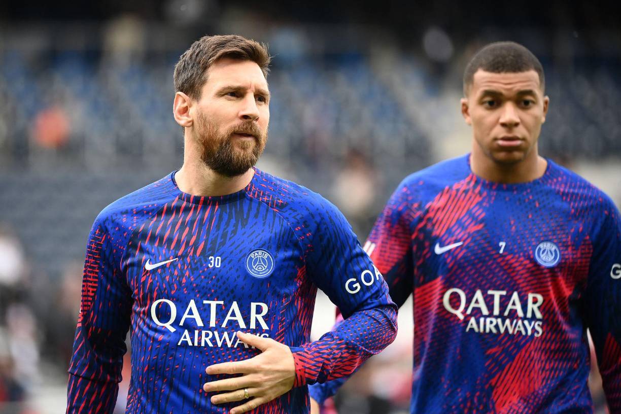 En primera instancia, los reportes apuntan a que Messi quiere el mismo salario que Mbappé en el PSG para renovar. Sin embargo en el club parisino no está del todo de acuerdo en cumplir sus pretensiones.
