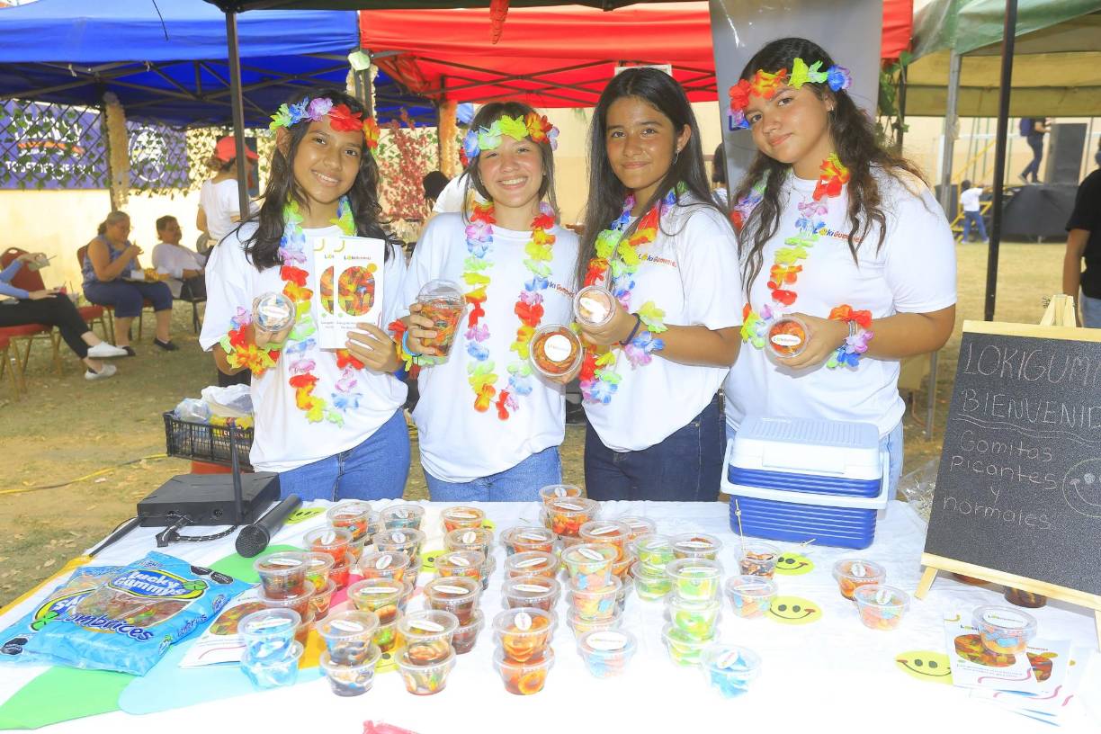 Las lindas jovencitas sorprendieron a los asistentes con deliciosas gomitas picantes y normales.