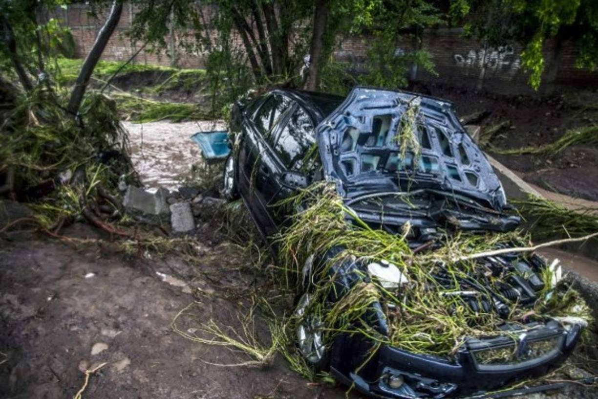 Las clases fueron suspendidas en las escuelas de nueve municipios y las lluvias afectaron unas 13,000 hectáreas de cultivos en todo Sinaloa, estado considerado clave para México en la producción de granos y hortalizas.<br/>