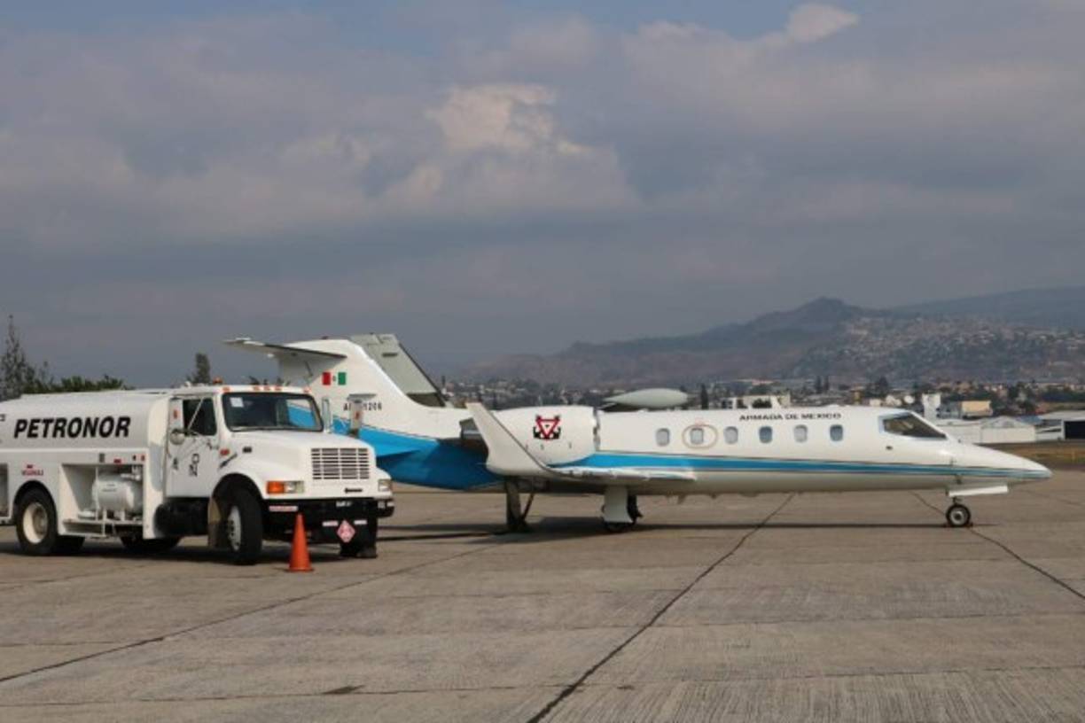 La Marina de México envió dos aeronaves que trasladaron este domingo al país del norte a los tres bomberos.