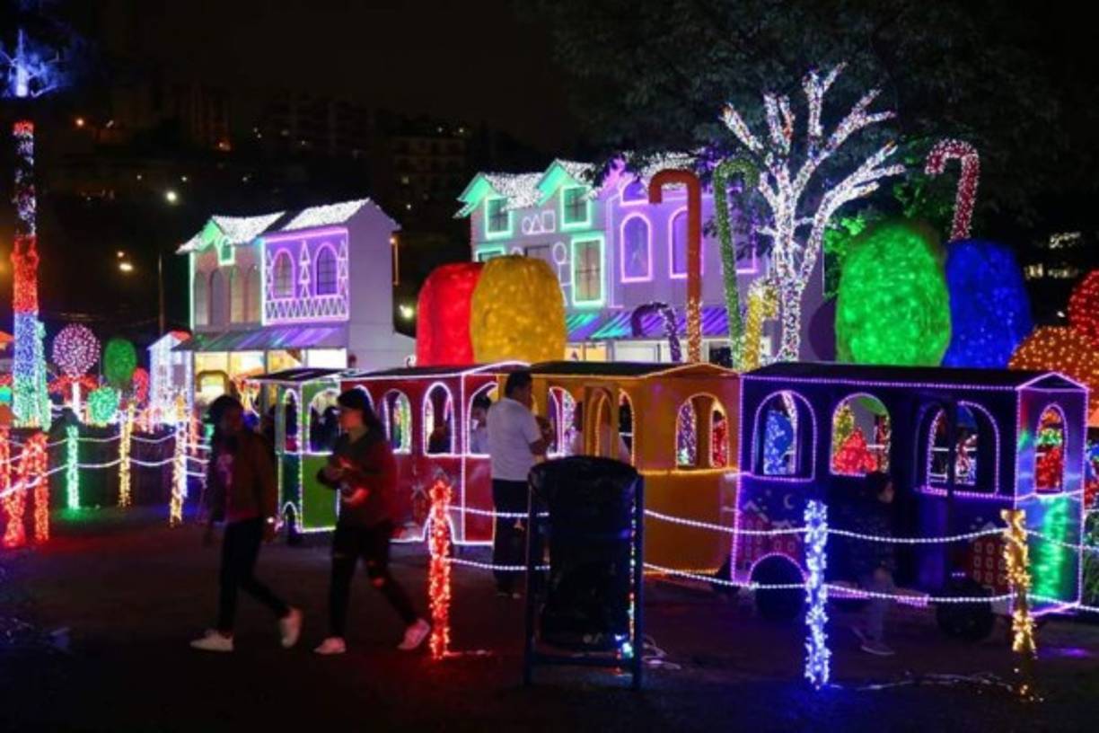 "La villa capitalina estará abierta el 25 de diciembre y 1 de enero; sin embargo, estará cerrada el 24 y 31 de diciembre. Estará abierta hasta el 6 de enero, tiempo en que se espera que unas 600 mil personas la hayan visitado."