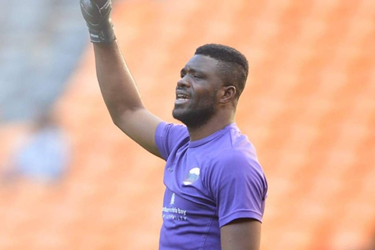 9-Daniel Akpeyi: Portero de la selección de Nigeria, su peso es de 94 kg.