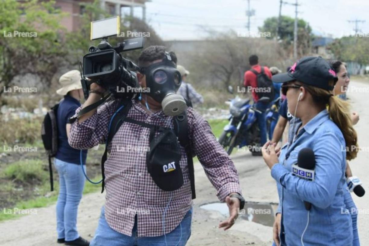 Un docente dijo en medio de las protestas que a pesar de la aprobación en el Congreso Nacional de esta ley, 'al no contraponerse a los anteriores decretos PCM, estos siguen vigentes y por lo tanto la lucha continuará'.