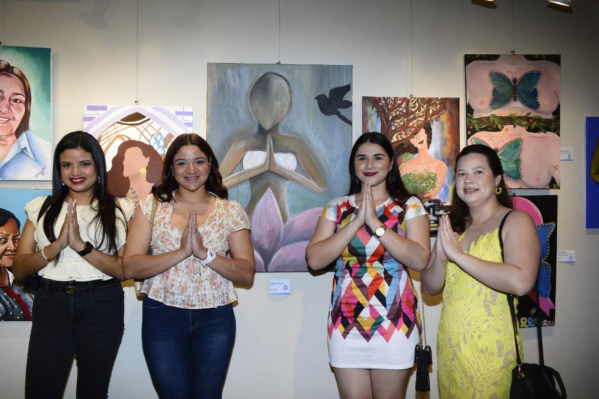 Sendy Quezada, Miriam Paz, Abby Fernández y Xochilt Cabrera