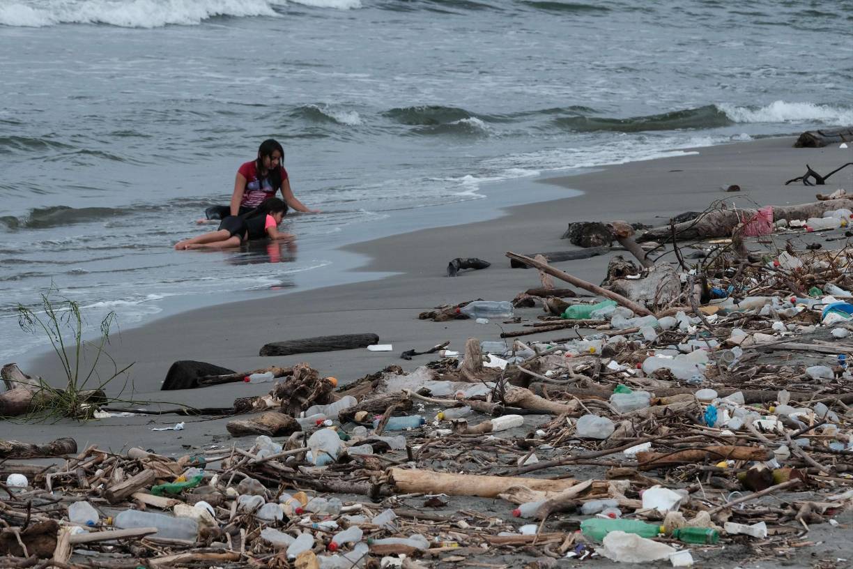 350 kilómetros recorre la basura desde la capital guatemalteca hacia las costas hondureñas.