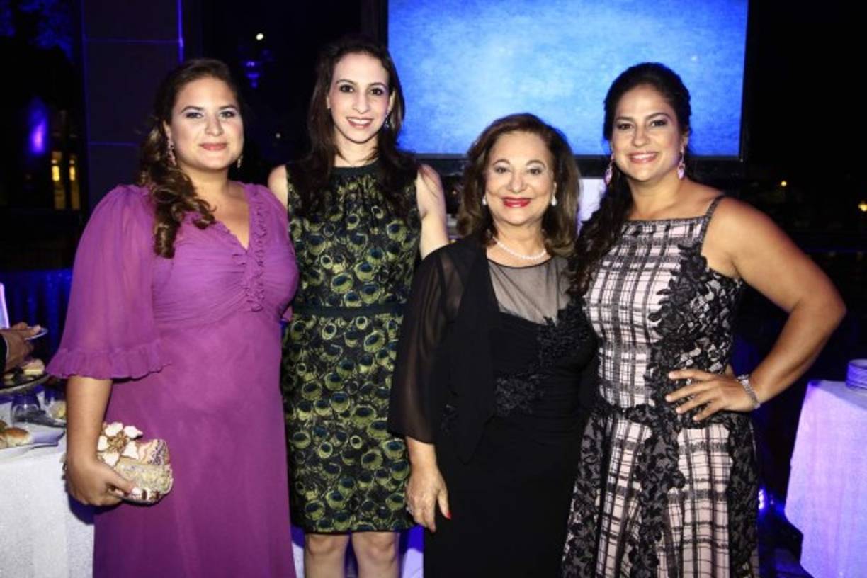 Stephanie Musleh, María Adel y Suyapa Fuschich y Tatiana Bendeck.