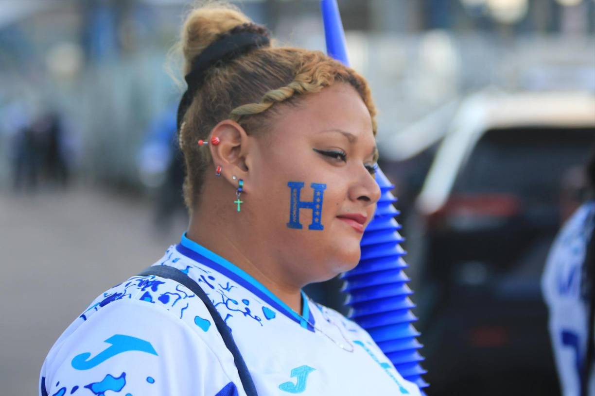 Así se identificaron muchos catrachos este martes para el partido de Honduras ante Granada.