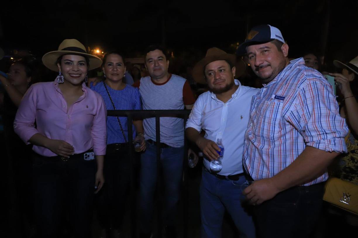 Una verdadera fiesta vivieron los hondureños que asistieron al concierto de los icónicos artistas mexicanos. 