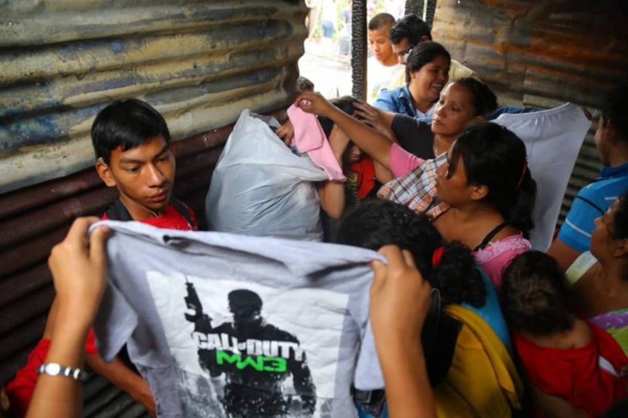 Algunas personas les regalaron ropa. Hay más de 280 personas afectadas.