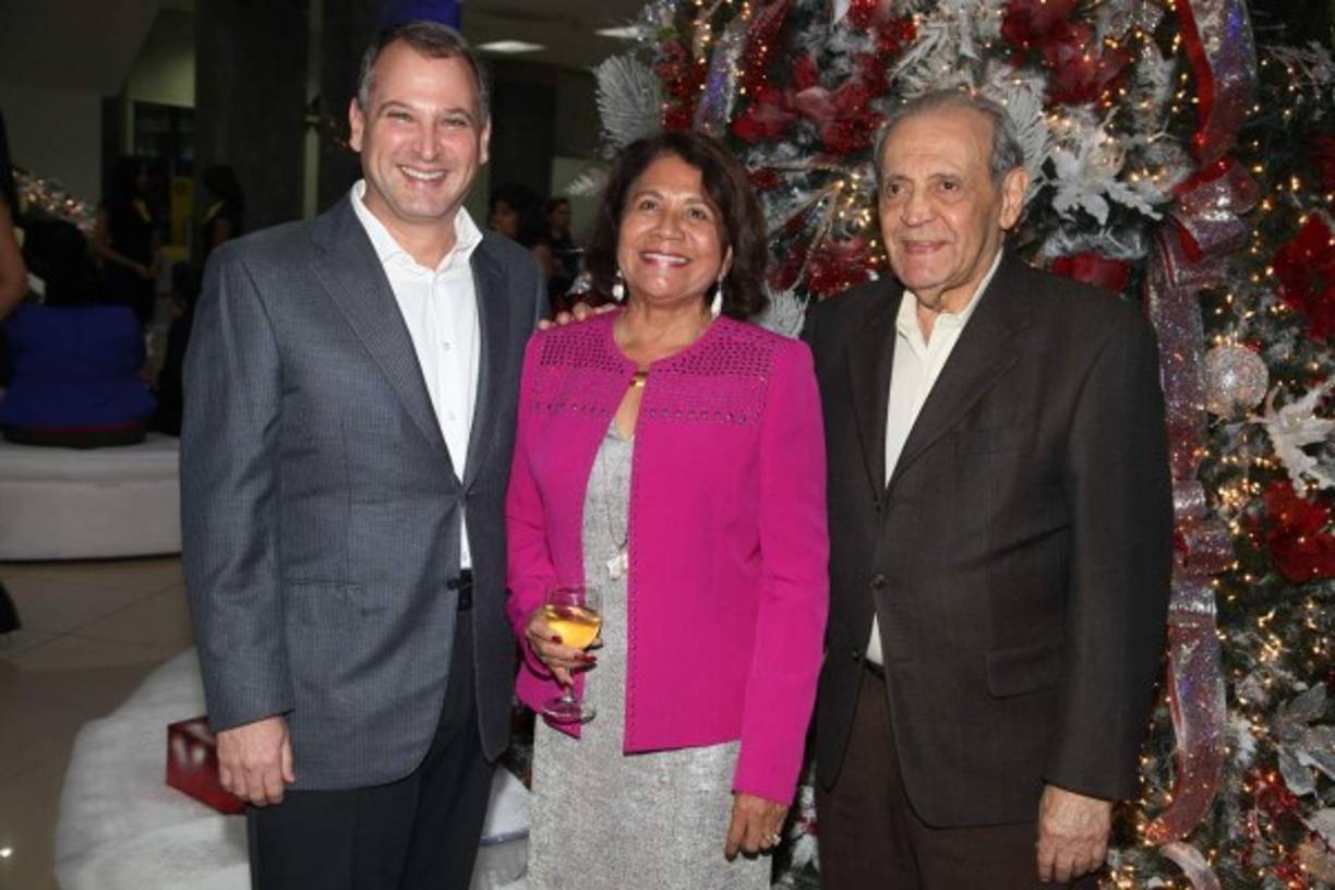 Luis Larach, Vilma Karow y Napoleón Larach.