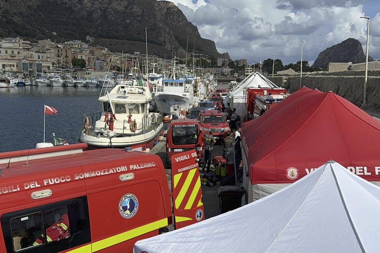 Queda por esclarecer cómo fue posible que el yate de 56 metros, equipado con las tecnologías y equipos de radar más sofisticados, pudo haberse hundido en pocos minutos como lo demuestran los numerosos vídeos adquiridos por los investigadores en domicilios y en un club náutico situado en la zona.