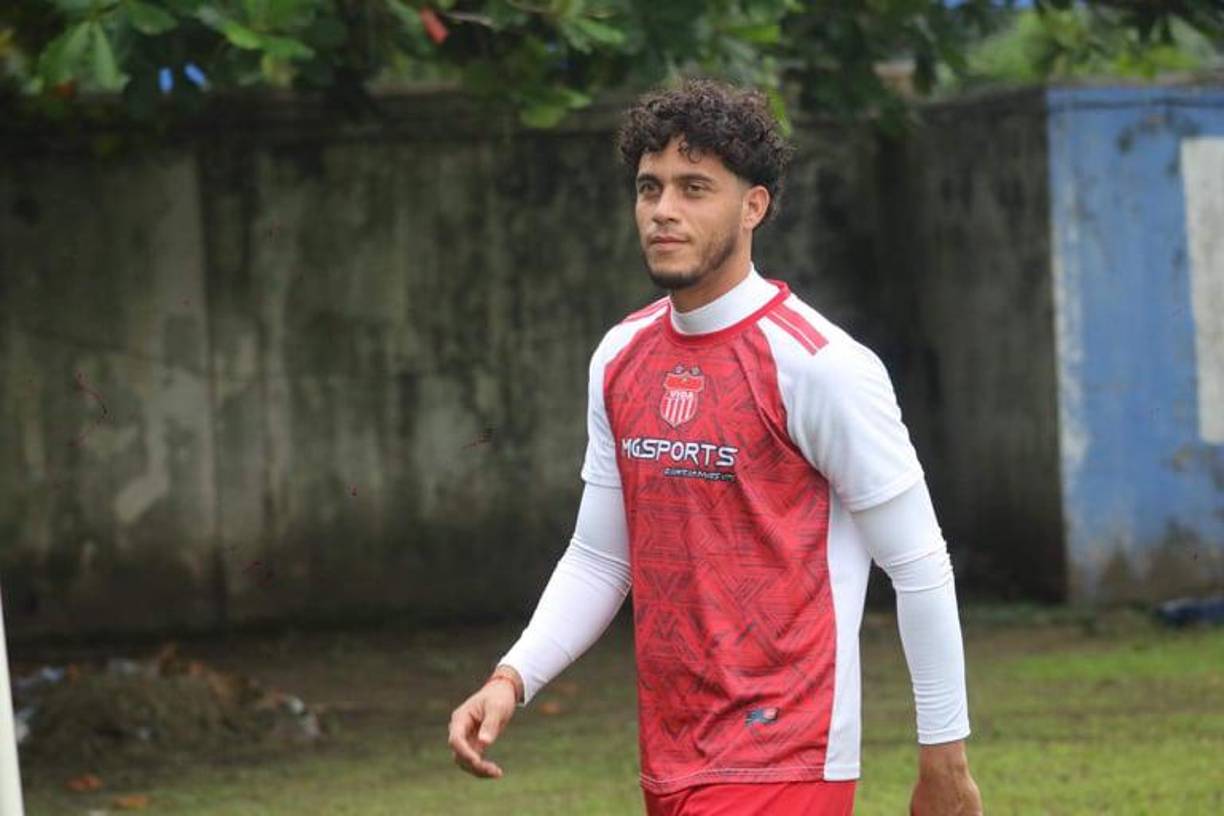 Ángel Tejeda: El delantero catracho no seguiría en las filas del Vida y extraoficialmente se conoció que se convertirá en nuevo jugador del Motagua.