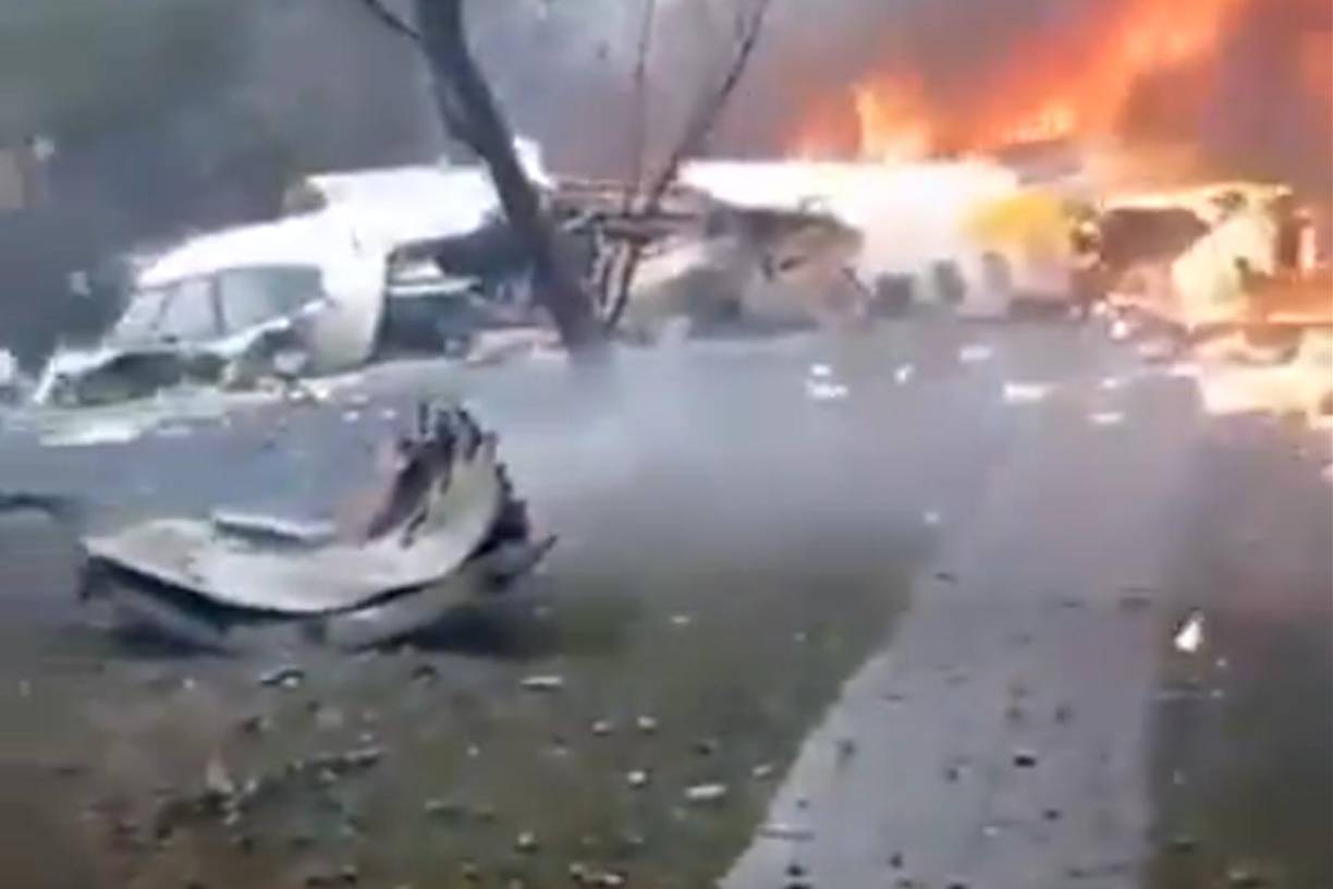 “Estaba almorzando, escuché un ruido muy fuerte y muy cerca de mí, pensé que era un dron”, pero “mucho más alto”, explicó sobre los segundos previos al accidente.