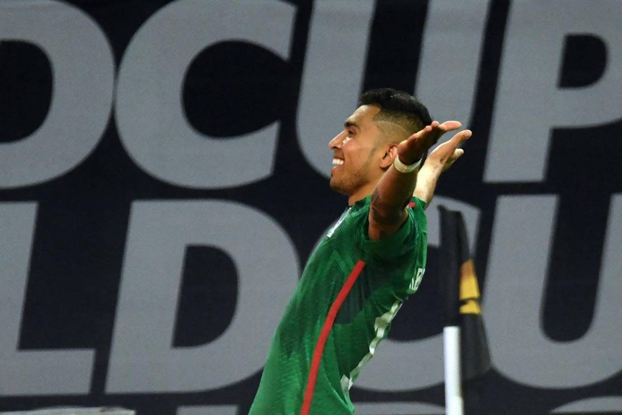La felicidad de Orbelin Pineda tras su gol para el 3-0 de México ante Honduras.