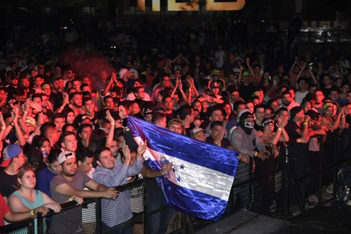 Las instalaciones de Expocentro estaban abarrotadas de fanáticos de los hermanos Thivaios.