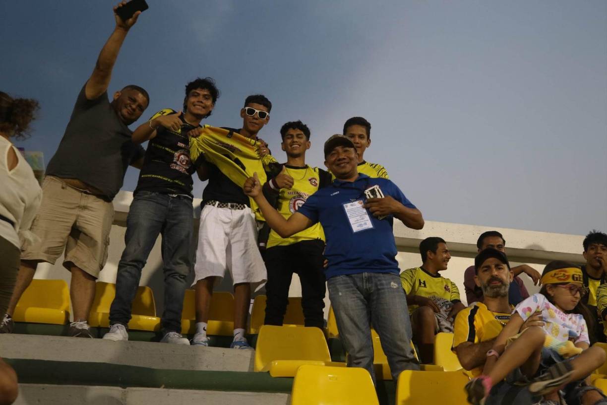 Estos aficionados posaron para el lente de Diario LA PRENSA. 