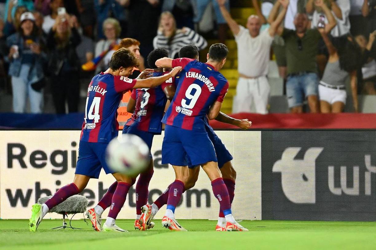 La locura se apoderó de los jugadores del Barcelona tras el gol de Joao Cancelo para la remontada. Júbilo azulgrana.