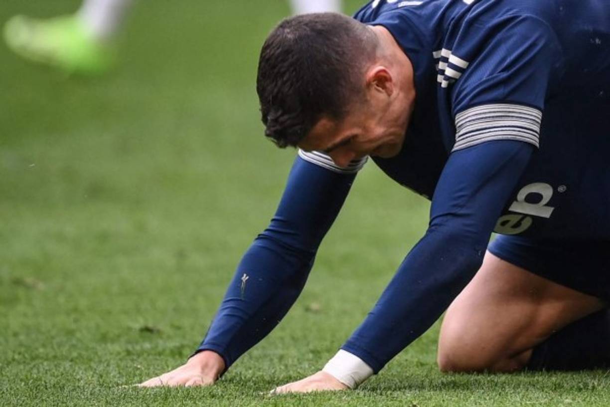 Cristiano Ronaldo no ha podido destacar con la Juventus en la Champions y esta campaña en la Serie A se estaría quedando sin título. CR7 la pasa mal y estaría meditando volver al Real Madrid en donde es ídolo. Foto AFP.