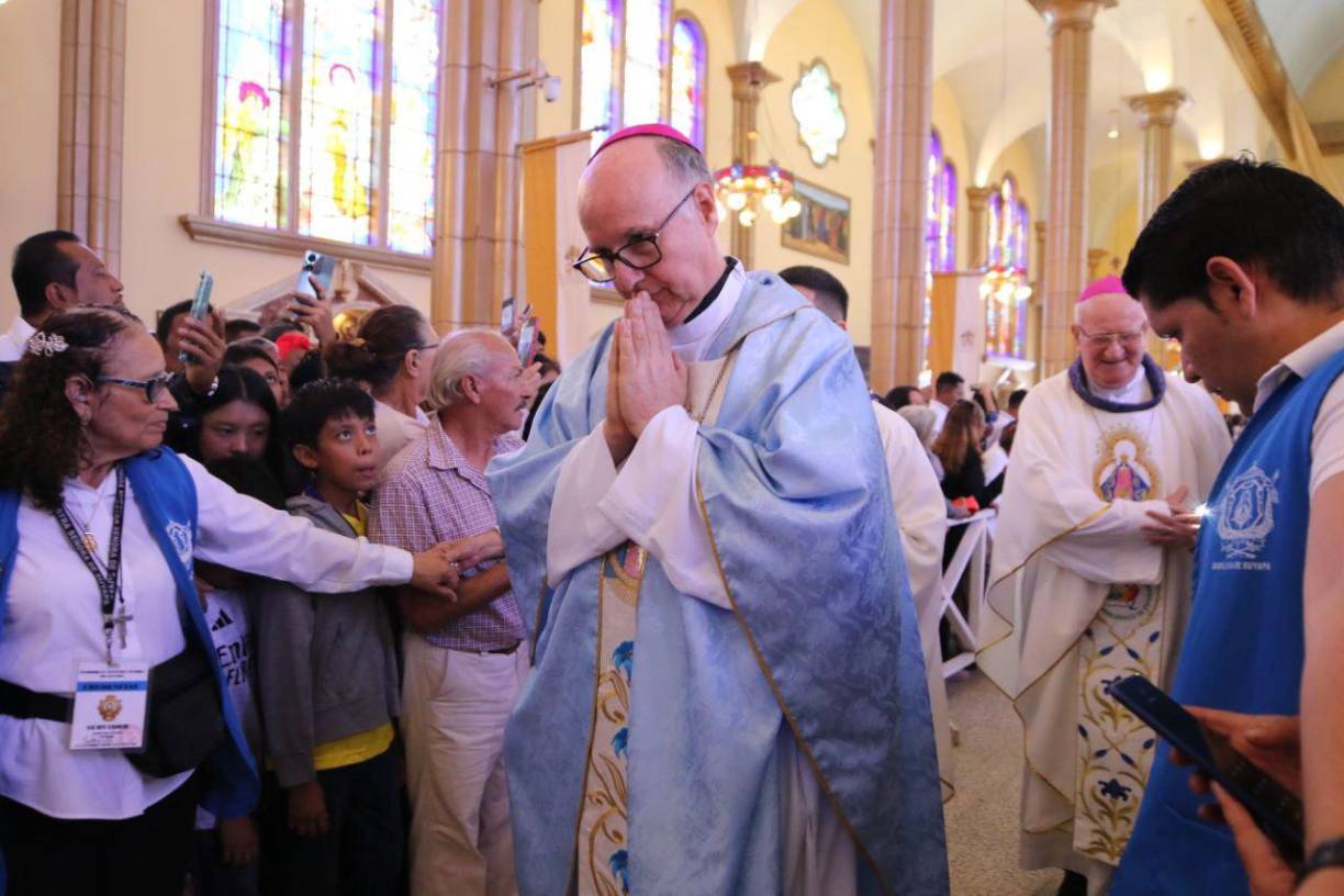 El arzobispo de Tegucigalpa, José Vicente Nácher, le dijo este lunes a los hondureños, con ocasión de los 278 años del hallazgo de la virgen de Suyapa, patrona de Honduras, que la mentira no existe, solo personas cobardes que mienten.