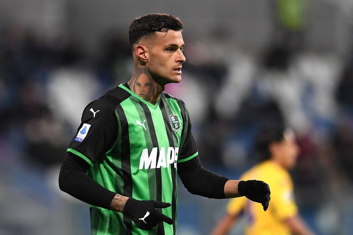 Según Matteo Moretto, periodista italiano especializado en fichajes, el delantero italiano Gianluca Scamacca lo tiene prácticamente hecho con el West Ham, que pagarían unos 40 millones de euros al Sassuolo entre fijos y variables.