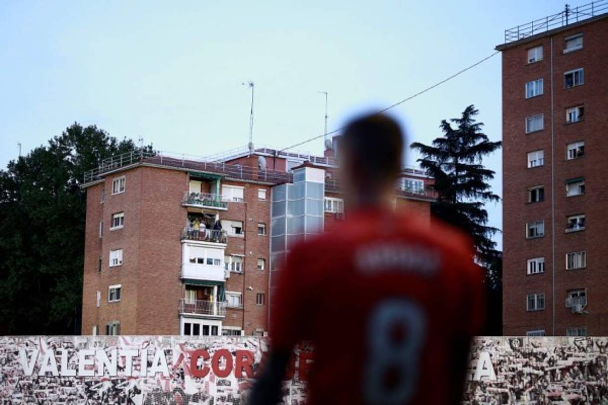 El estadio Vallecas del Rayo Vallecano lució sus mejores para recibir al Real Madrid. El recinto deportivo es pequeño, pero es bastante agradable.