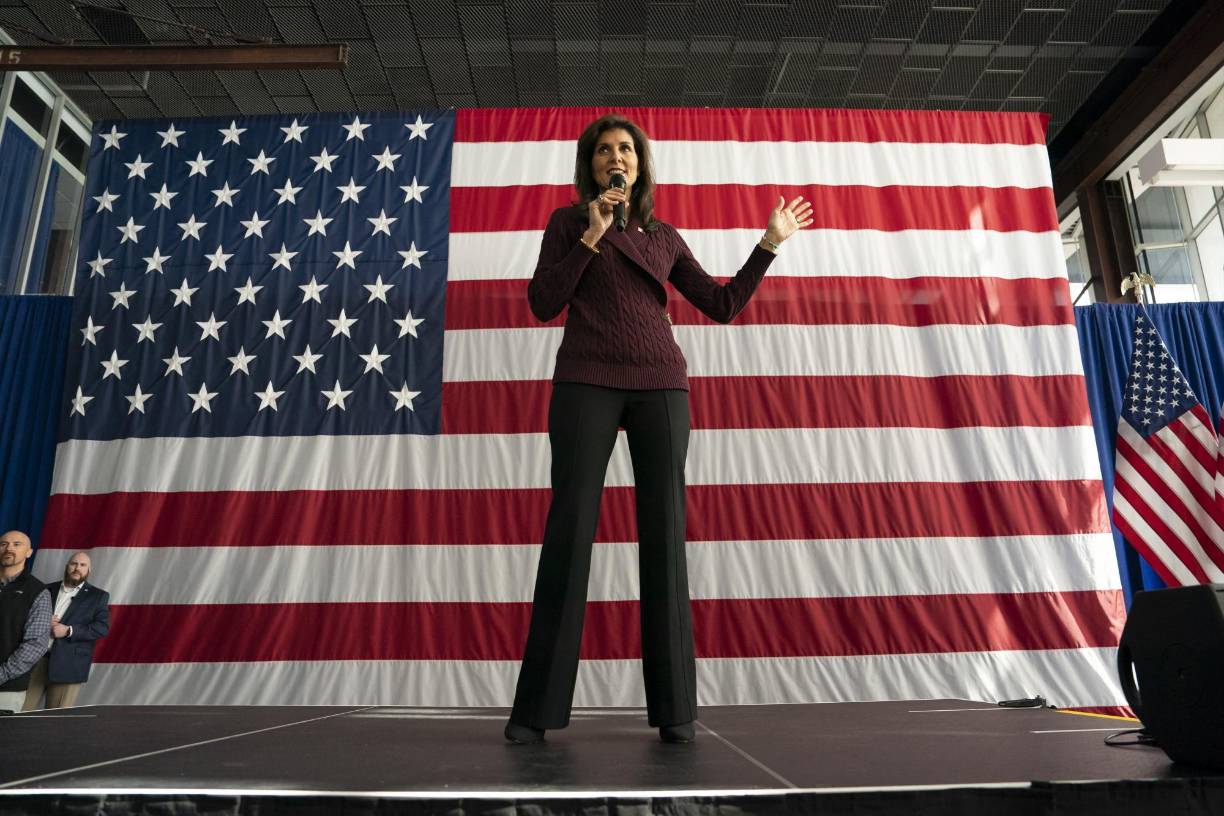 En eso, Haley demostró ser mucho más elegante: no le respondió con alusiones a su vida privada y prefirió mostrar los comentarios de Trump como una afrenta a todos los militares que sirven en el extranjero, “defendiendo este experimento asombroso que llamamos EE.UU.”, como dijo en uno de sus últimos mítines. 