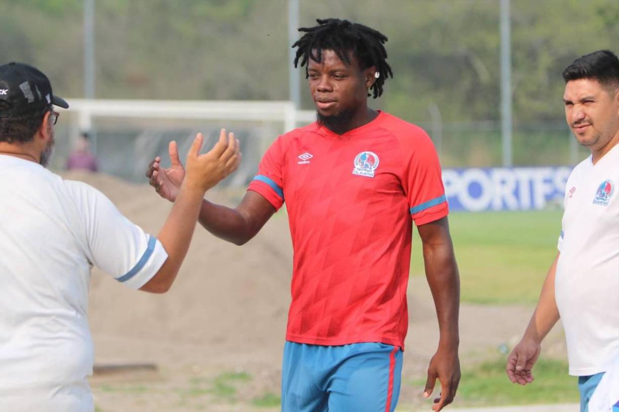 Defensa central: José García.