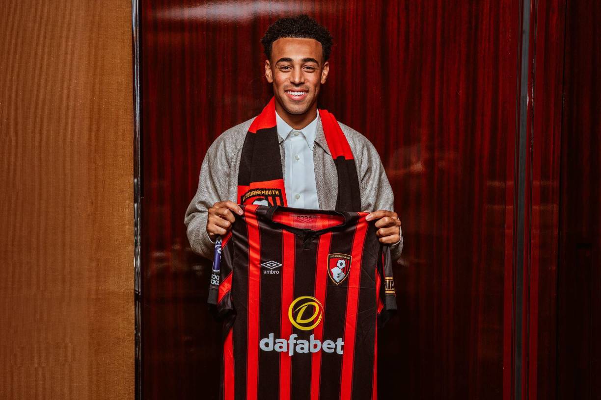 Tyler Adams se convirtió este domingo en nuevo jugador del Bournemouth de la Premier League a cambio de 25 millones de dólares. El seleccionado de los Estados Unidos estaba en la órbita para llegar al Chelsea, pero no hubo acuerdo finalmente con el Leeds United, equipo de descendió a la Championship.