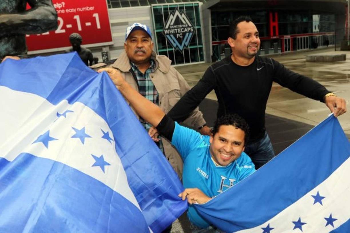 Aficionados hondureños ya han empezado a llegar al estadio BC Place de Vancouver. Foto Ronald Aceituno