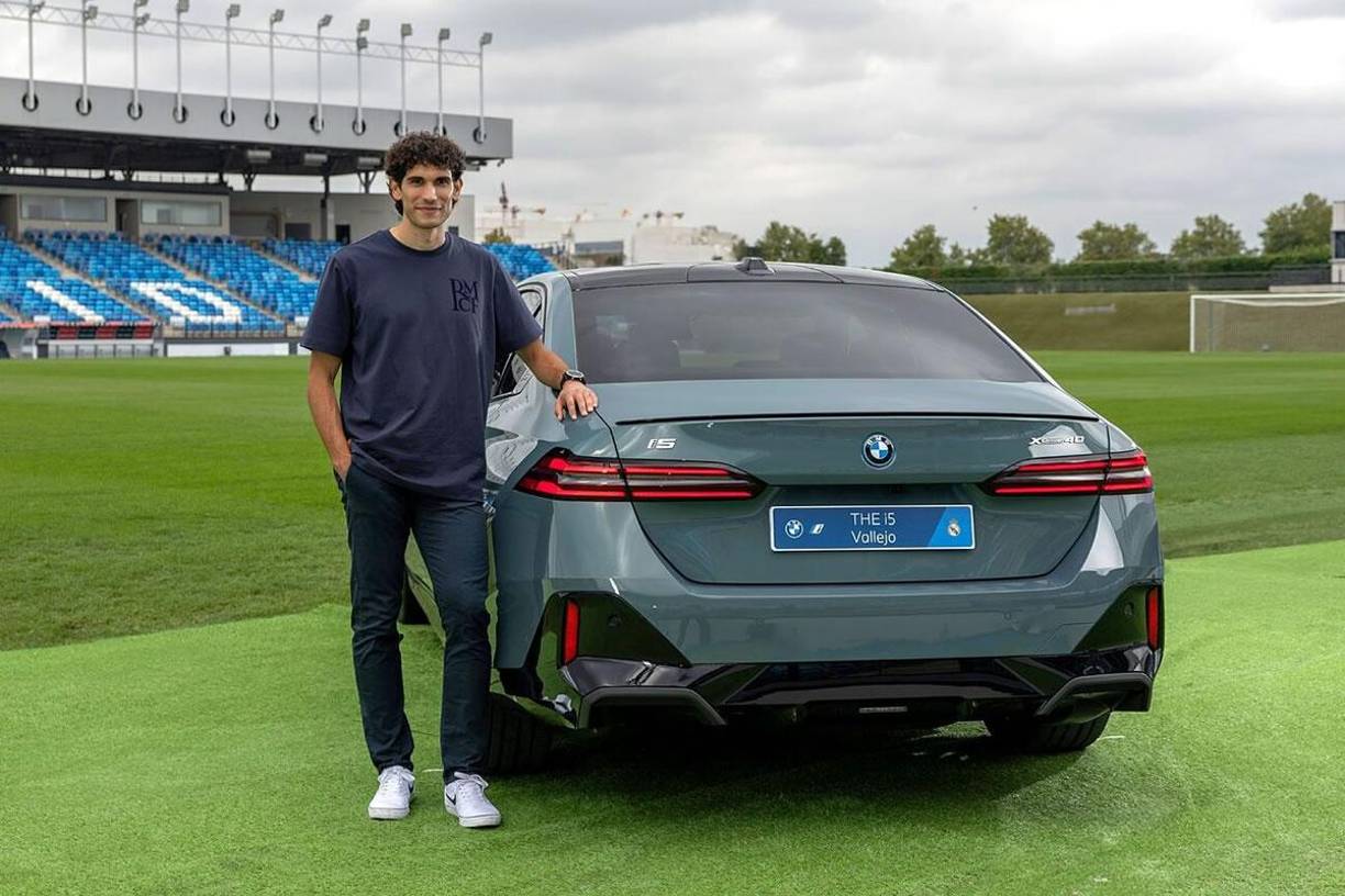 Jesús Vallejo - BMW i5 xDrive40 (394 CV, con un precio de 79.500 euros).