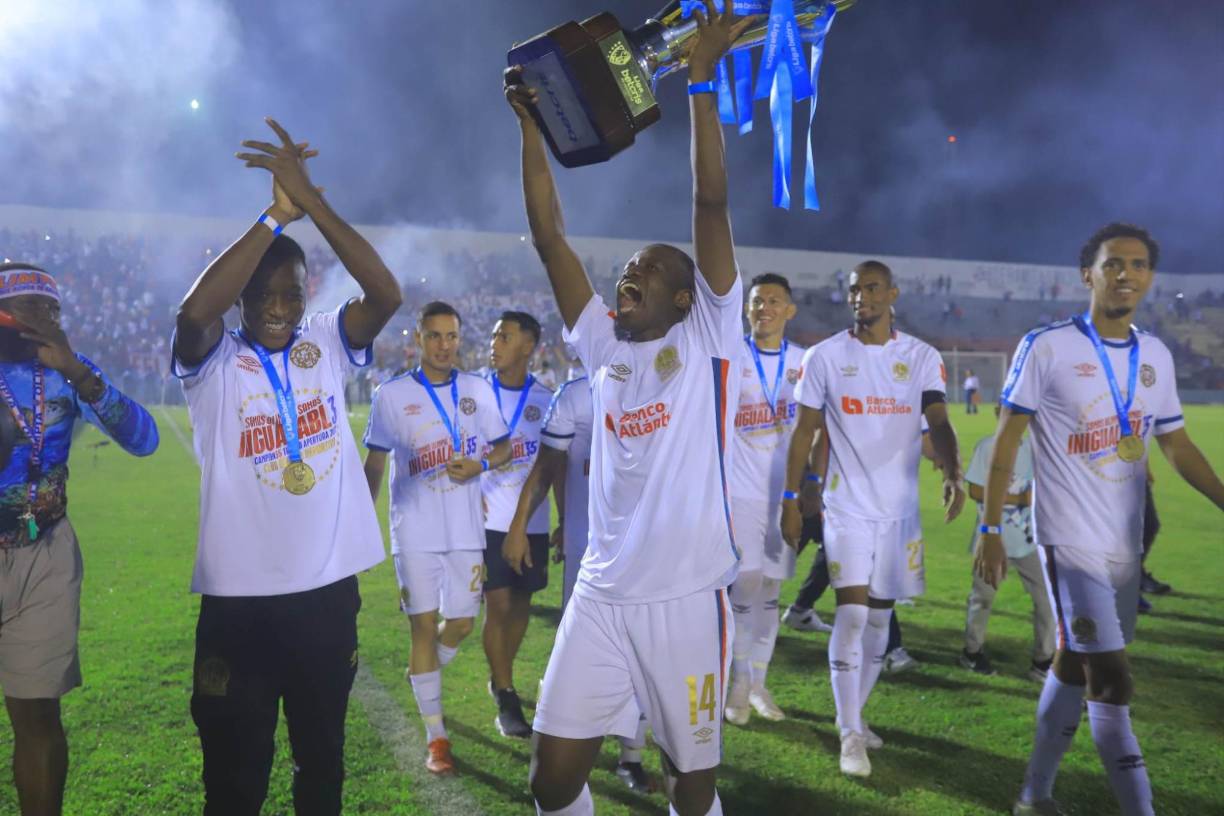 En Costa Rica los títulos se contabilizan desde 1921 y en Honduras desde 1965 (cuando inició el fútbol profesional en el país). 