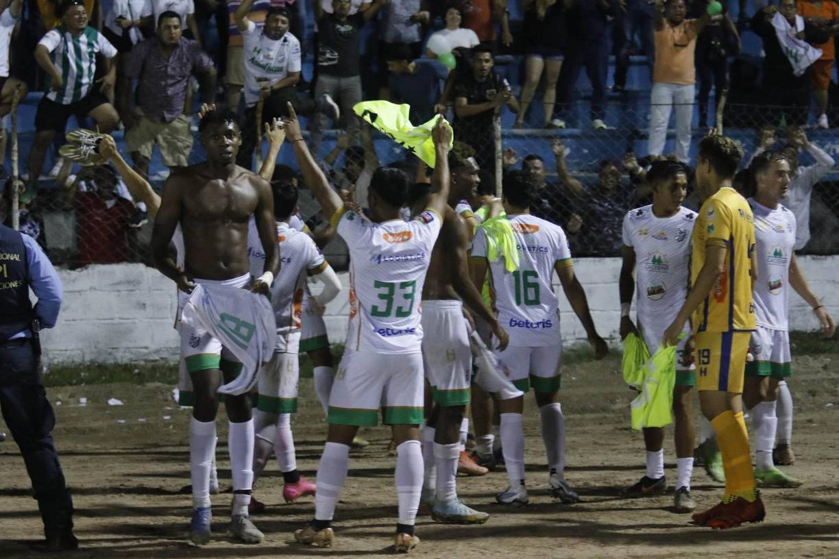 La primera, su rival en la final, el Génesis de Comayagua, quien derrotó en la tanda de penales al actual campeón de la Segunda División, el Juticalpa FC.