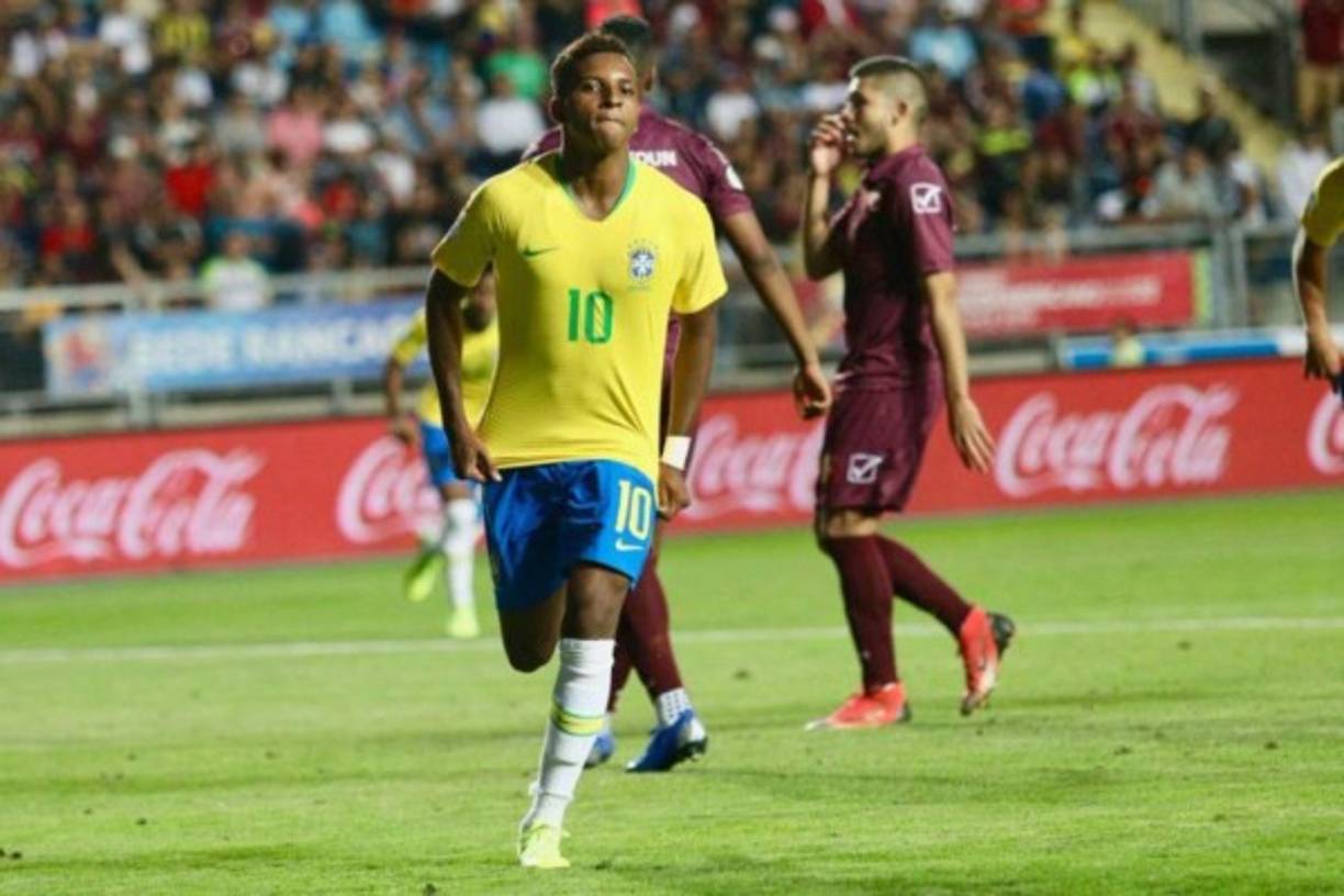 Rodrygo Goes juega como extremo y cuenta cn 18 años de edad. Se unirá al Real Madrid a partir del mes de junio.