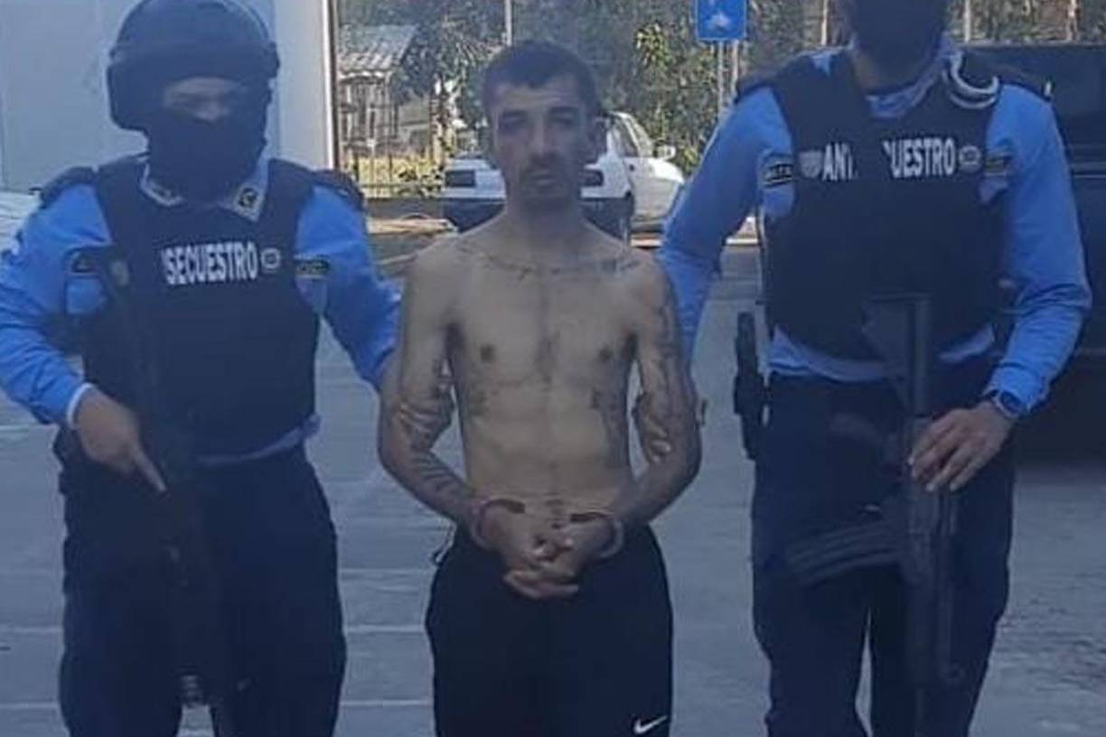 Después de su captura será puesto a la orden del juzgado de letras penal con jurisdicción nacional.