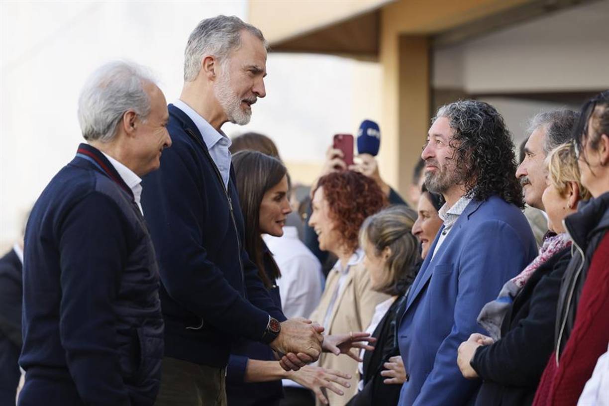 “Y esto es lo que día a día hay que trabajar, y todos unidos para que vayan viendo la mejora cada día”, ha insistido para destacar la importancia de que vayan llegando las ayudas, “y eso no es fácil”, ha añadido.