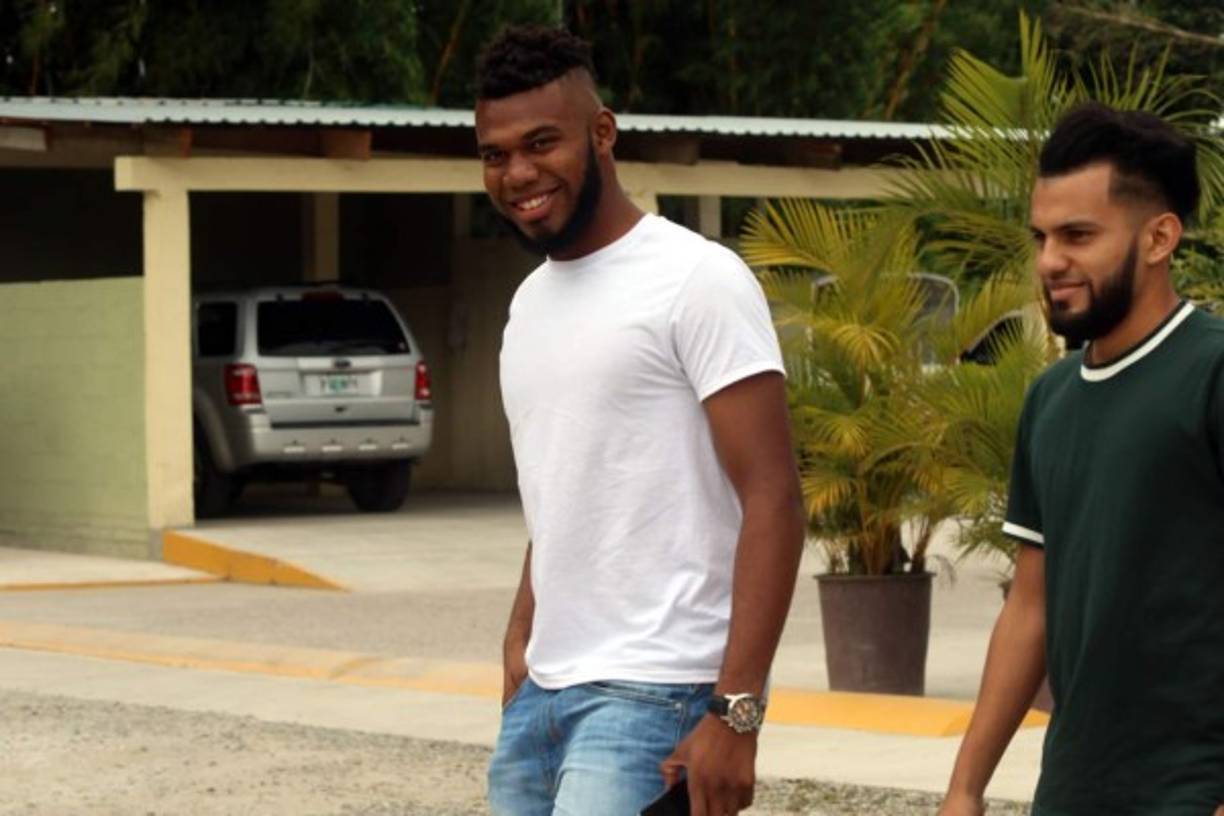 El Olimpia también hizo el llamado del delantero Jorge Bengoché, que jugó el campeonato anterior a préstamo en la UPNFM. Espera poder encontrar en cupo en la ofensiva de los blancos. 'Tengo contrato con el Olimpia y debo respetar, ellos nos mandaron un mensaje que nos presentaramos y vamos a trabajar para poder quedarnos con el equipo'.