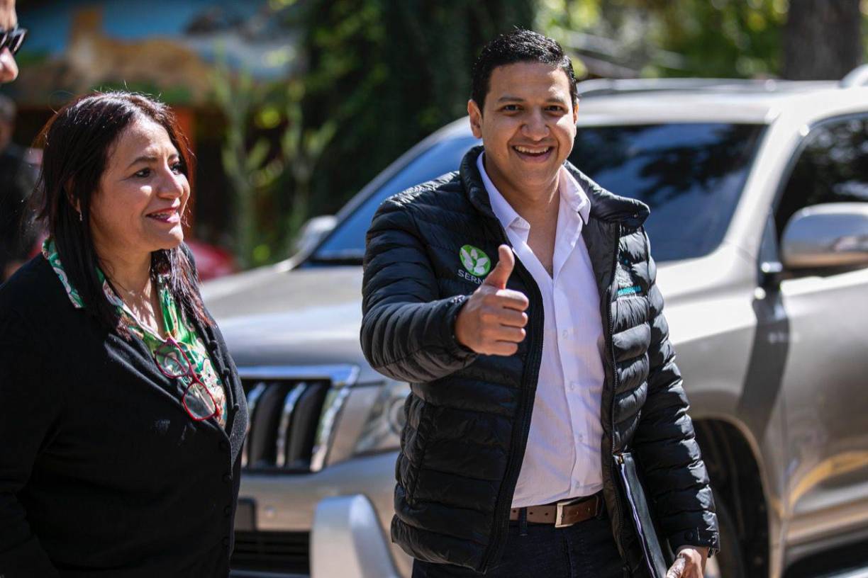 Asimismo, el ministro de MiAmbiente, Lucky Medina, se le vio llegar al mediodía al evento.