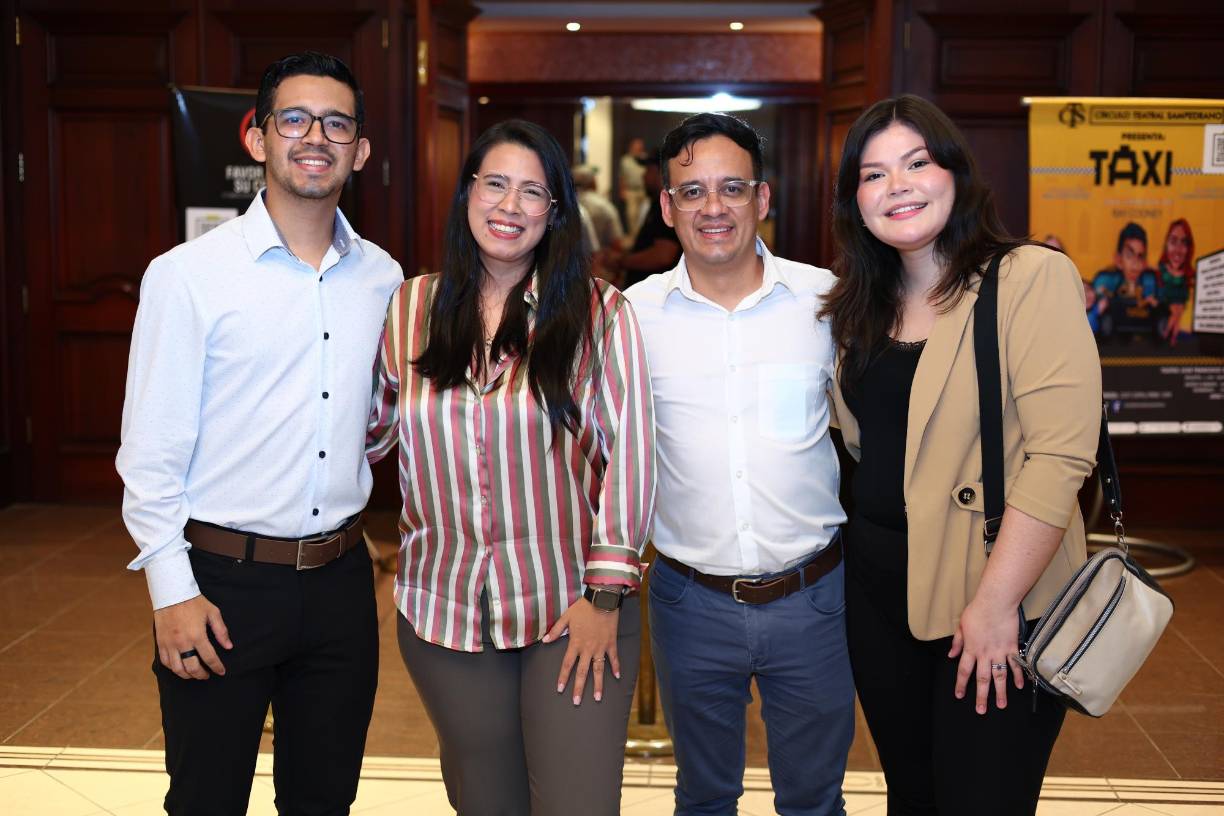 Anthony, Estefany y Marvin García junto a Marjorie Hernández