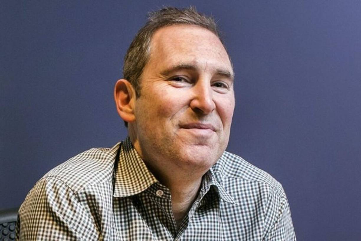 La llegada de Jassy se produjo justo antes de que Amazon emitiera una oferta pública inicial de acciones a 18 dólares y enumerara a la empresa como una simple 'librería en línea'. Hoy sus acciones se cotizan por alrededor de 3.500 dólares.<br/><br/><br/>El grupo, por supuesto, se ha convertido desde entonces en un coloso de las economías estadounidense y mundial, vendiendo de todo, desde servicios de computación en la nube hasta comestibles y producción de películas.