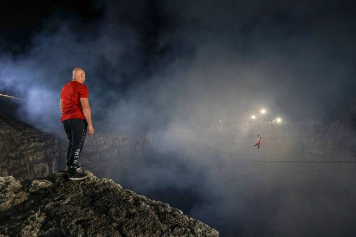 El caminante de alambre de séptima generación de los conocidos como 'Flying Wallendas' ha caminado sobre el Gran Cañón, las Cataratas del Niágara y 25 pisos sobre Times Square.
