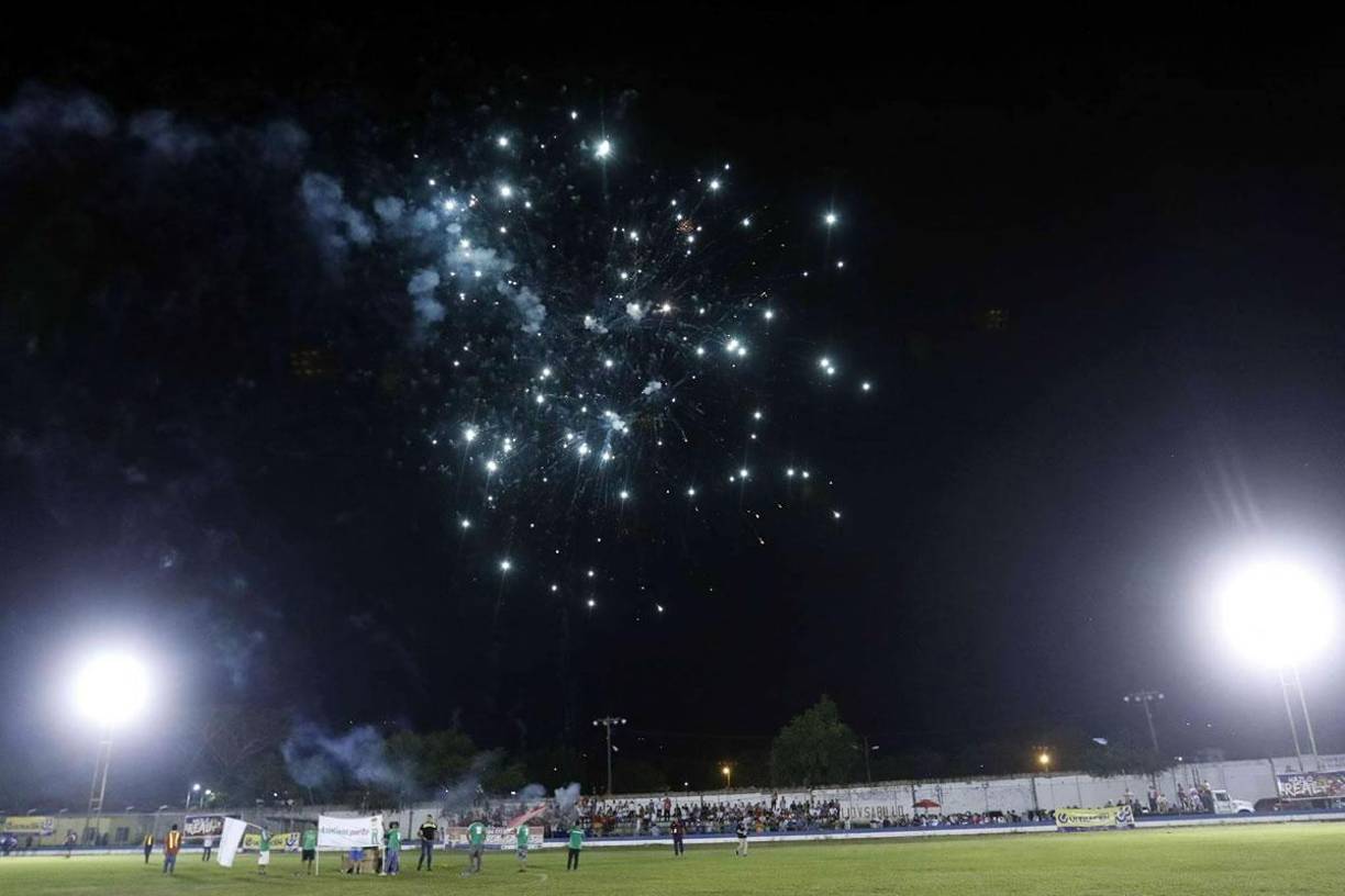 Ambientazo y lindas chicas en la final Real Juventud-Juticalpa FC